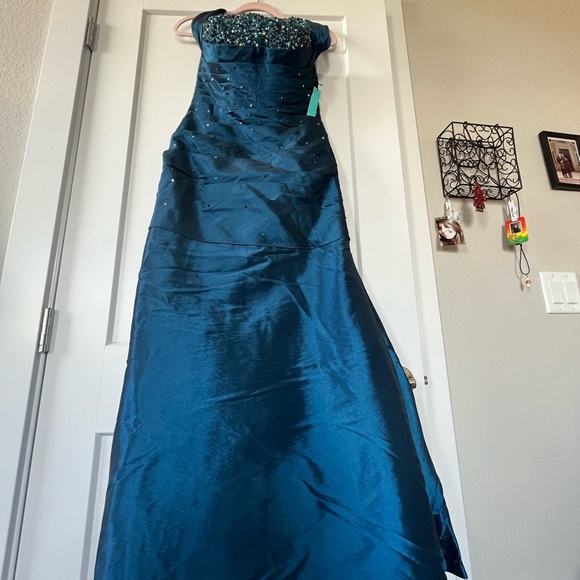 Party dress - Picture 2 of 5
